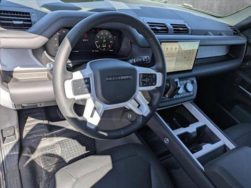 2025 Land Rover Defender 130 P400 X-Dynamic SE