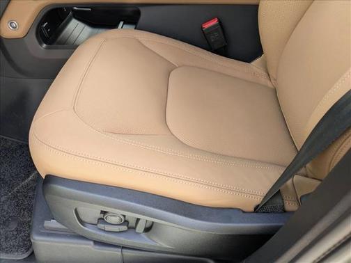 Woolstone Green Metallic 2026 Land Rover Defender P400 X-Dynamic SE