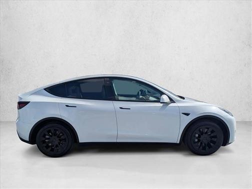 Pearl White Multi-Coat 2022 Tesla Model Y Long Range Dual Motor All-Wheel Drive