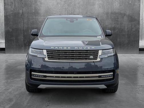 2025 Land Rover Range Rover P550e SE