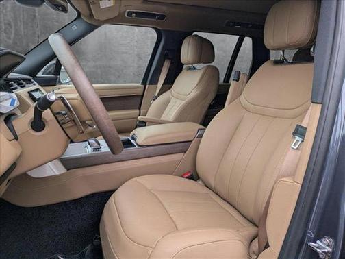 2025 Land Rover Range Rover P550e SE