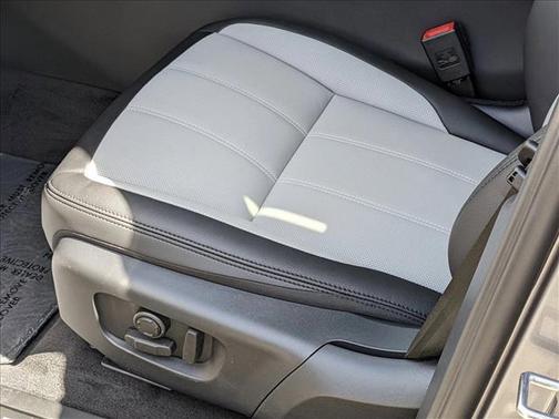 Eiger Grey Metallic 2024 Land Rover Range Rover Evoque Dynamic SE