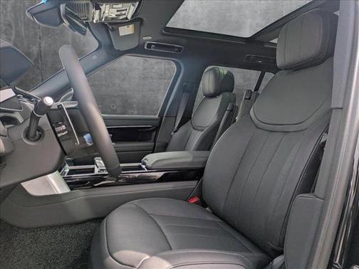 2025 Land Rover Range Rover P550e SE
