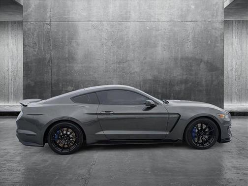 2017 Ford Shelby GT350 Base