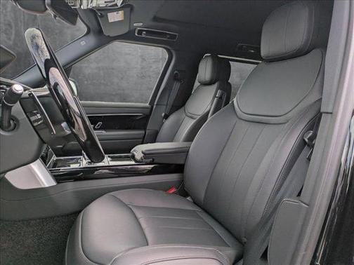 2025 Land Rover Range Rover P530 SE 7 Seat