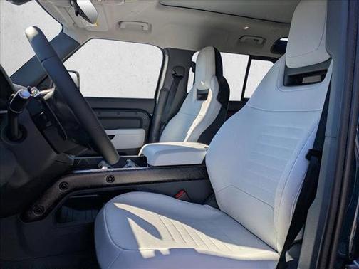 2026 Land Rover Defender P635 OCTA