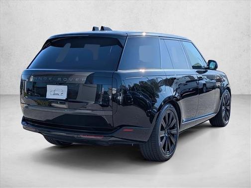 Santorini Black Metallic 2026 Land Rover Range Rover P550e SE