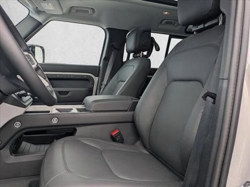 2026 Land Rover Defender P400 X-Dynamic SE