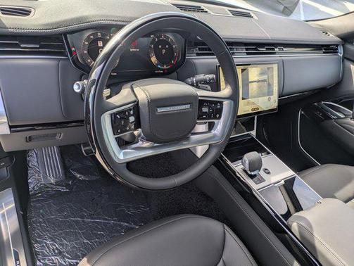 Fuji White 2026 Land Rover Range Rover P530 SE