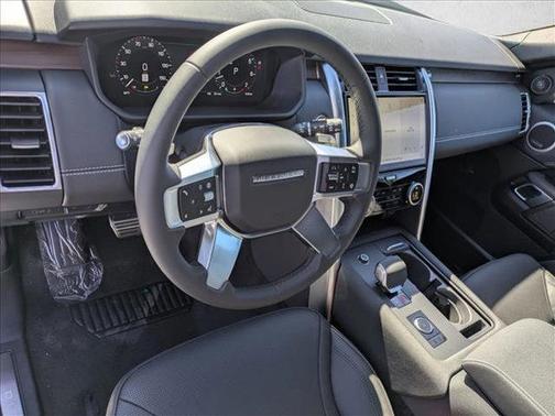 2025 Land Rover Discovery P360 Dynamic SE