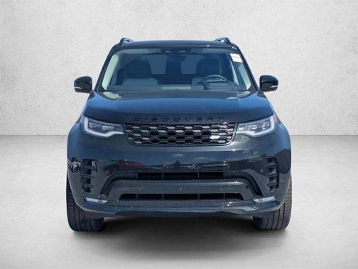 Santorini Black Metallic 2026 Land Rover Discovery Dynamic SE