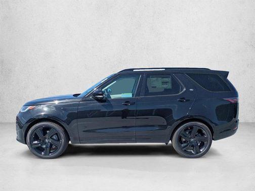 Santorini Black Metallic 2026 Land Rover Discovery Dynamic SE