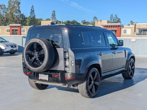 2025 Land Rover Defender 110 P400 X