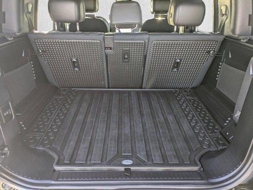 Carpathian Grey Premium Metallic 2025 Land Rover Defender 110 P400 X