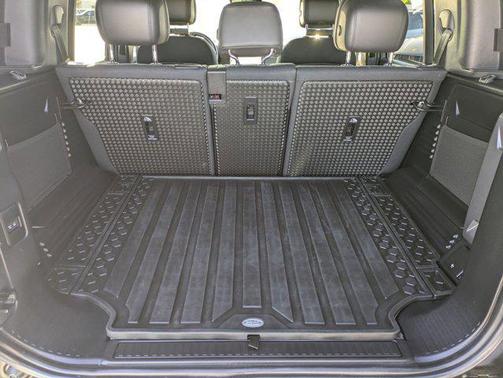 2025 Land Rover Defender 110 P400 X