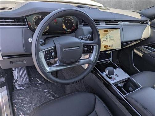 2025 Land Rover Range Rover P400 SE
