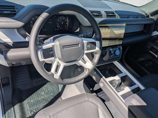 2026 Land Rover Defender P400 X-Dynamic SE