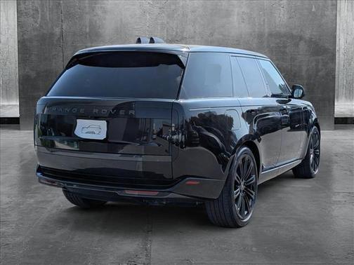 2025 Land Rover Range Rover P530 SE