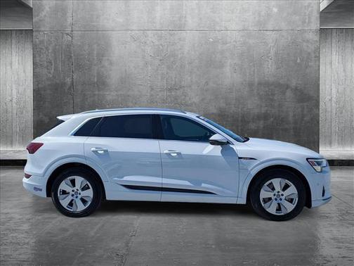 2019 Audi e-tron Premium Plus