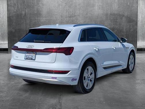 2019 Audi e-tron Premium Plus