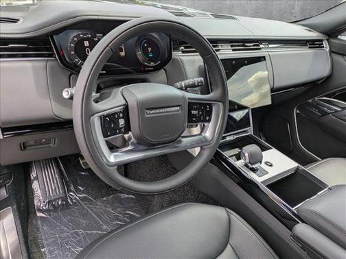 2025 Land Rover Range Rover P550e Autobiography