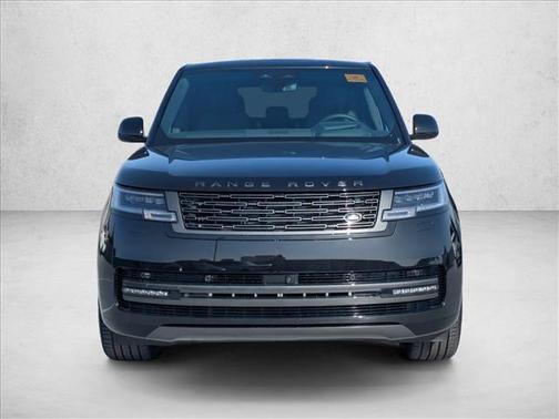 Santorini Black Metallic 2026 Land Rover Range Rover P550e SE