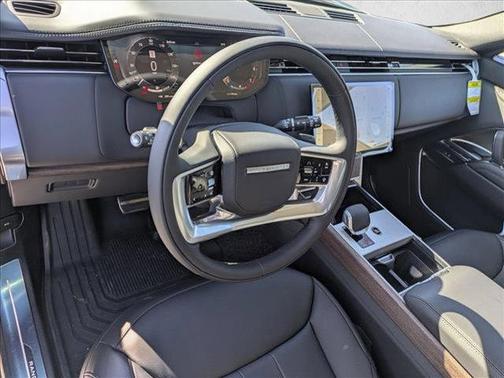 Santorini Black Metallic 2026 Land Rover Range Rover P400 SE