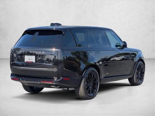 Santorini Black Metallic 2026 Land Rover Range Rover P400 SE