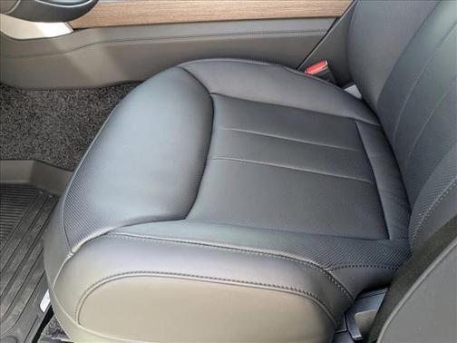 Santorini Black Metallic 2026 Land Rover Range Rover P400 SE