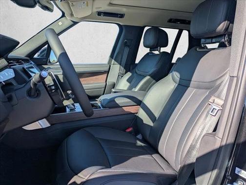 Santorini Black Metallic 2026 Land Rover Range Rover P400 SE