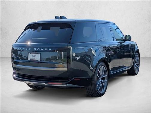 Belgravia Green Metallic 2026 Land Rover Range Rover P550e SE