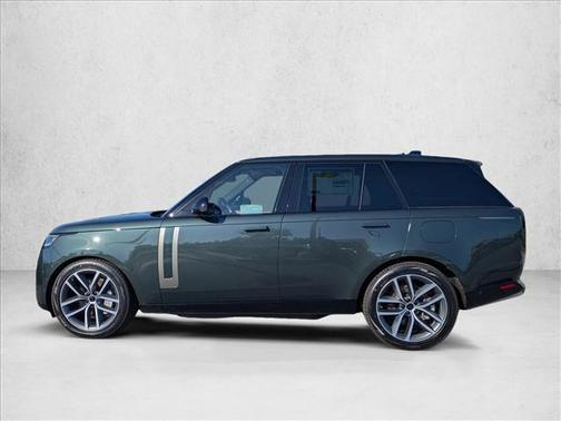 Belgravia Green Metallic 2026 Land Rover Range Rover P550e SE