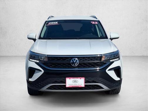 White 2022 Volkswagen Taos 1.5T SE
