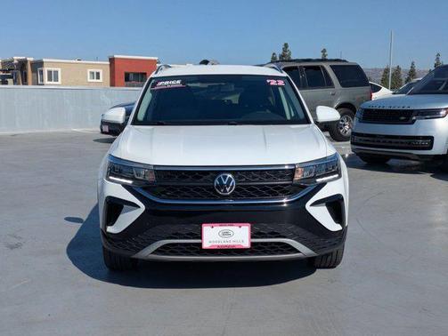 White 2022 Volkswagen Taos 1.5T SE