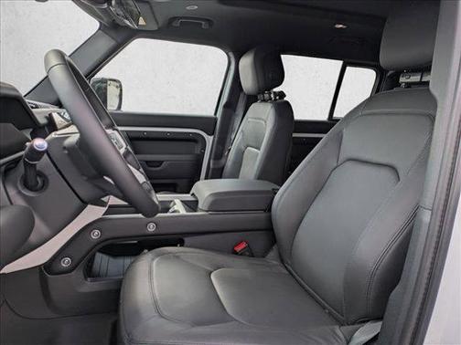 2025 Land Rover Defender 130 P400 S