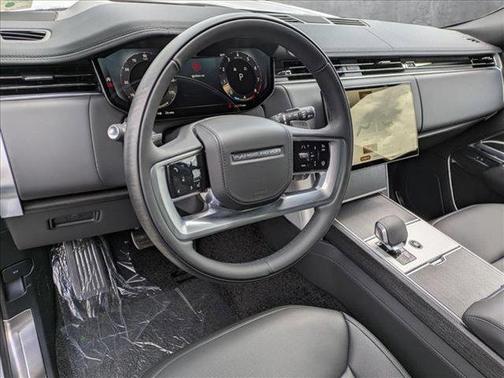 2025 Land Rover Range Rover P530 SE