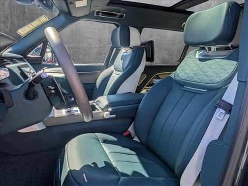 2025 Land Rover Range Rover P615 SV