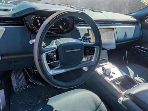 2025 Land Rover Range Rover P615 SV