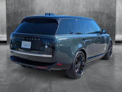 2025 Land Rover Range Rover P615 SV