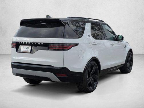 Fuji White 2026 Land Rover Discovery Gemini Edition