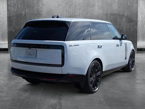 2025 Land Rover Range Rover P530 SE 7 Seat