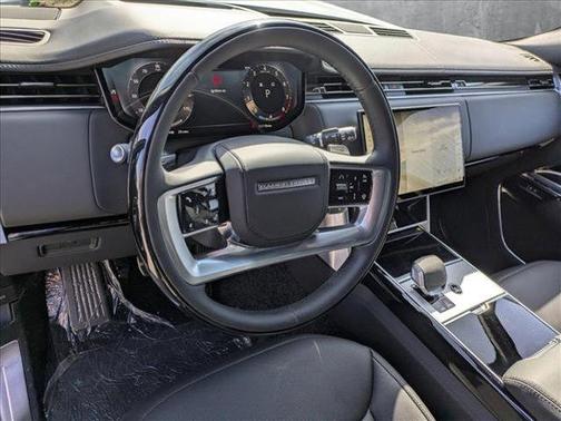 2025 Land Rover Range Rover P530 SE 7 Seat