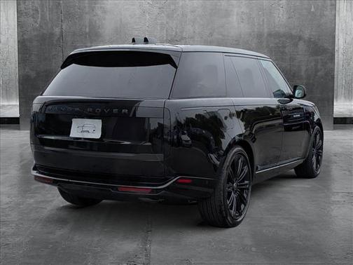 2025 Land Rover Range Rover P400 SE 7 Seat
