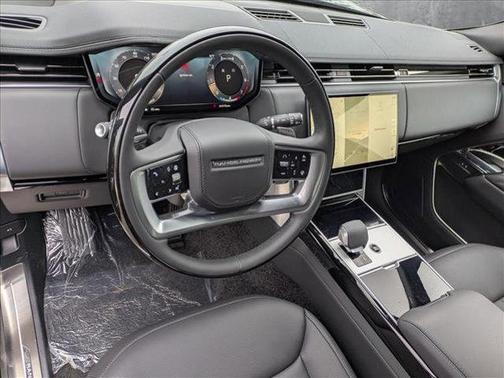2025 Land Rover Range Rover P400 SE 7 Seat