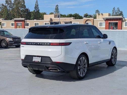 Fuji White 2024 Land Rover Range Rover Sport SE