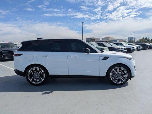Fuji White 2024 Land Rover Range Rover Sport SE