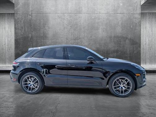 2022 Porsche Macan Base