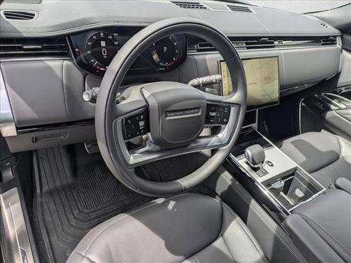 Santorini Black Metallic 2026 Land Rover Range Rover P530 SE