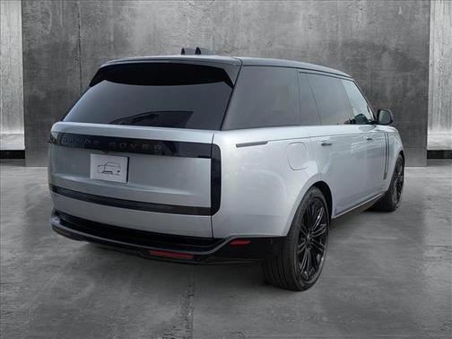 2025 Land Rover Range Rover P400 SE 7 Seat