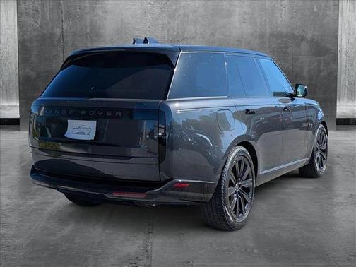 2025 Land Rover Range Rover P530 SE